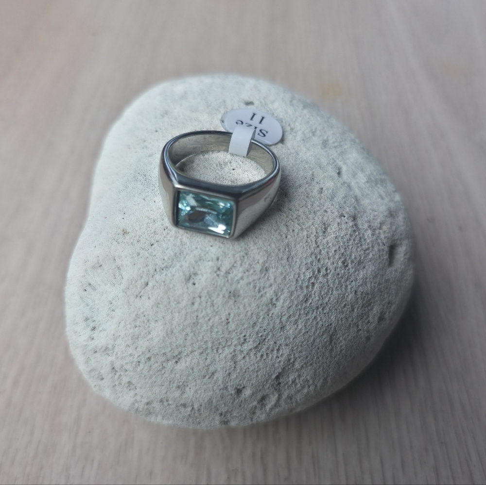 New Stainless Steel Ring Size 11 Light Blue Cubic Zirconia Stone - Picture 3 of 6